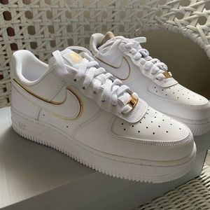 NEW Nike Air Force 1 ‘07 ESS Women’s Shoes 7.5